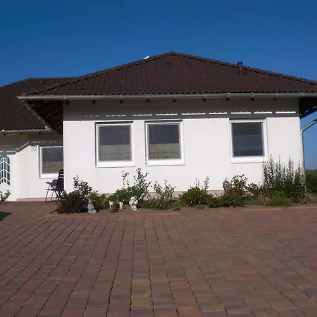 In Adorf Mit Garten, Terrasse Und Grill *