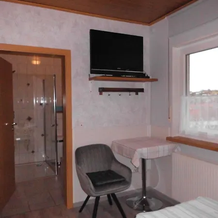 In Adorf Mit Garten, Terrasse Und Grill Apartament